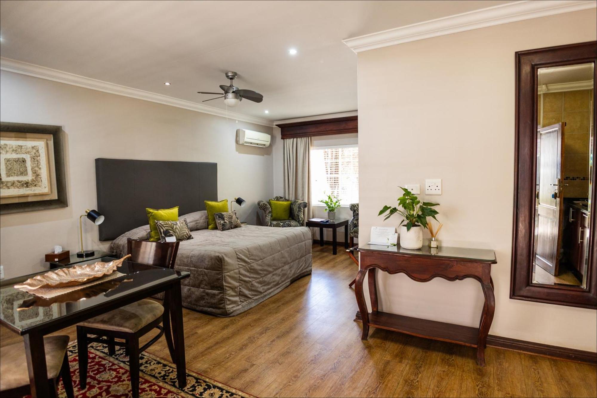 Scott'S Manor Guesthouse Function And Conference Venue Lichtenburg エクステリア 写真
